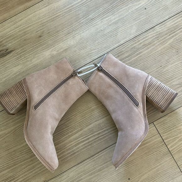 Andre Assous Naia Bootie Beige, size 8, NWOT - Picture 8 of 12
